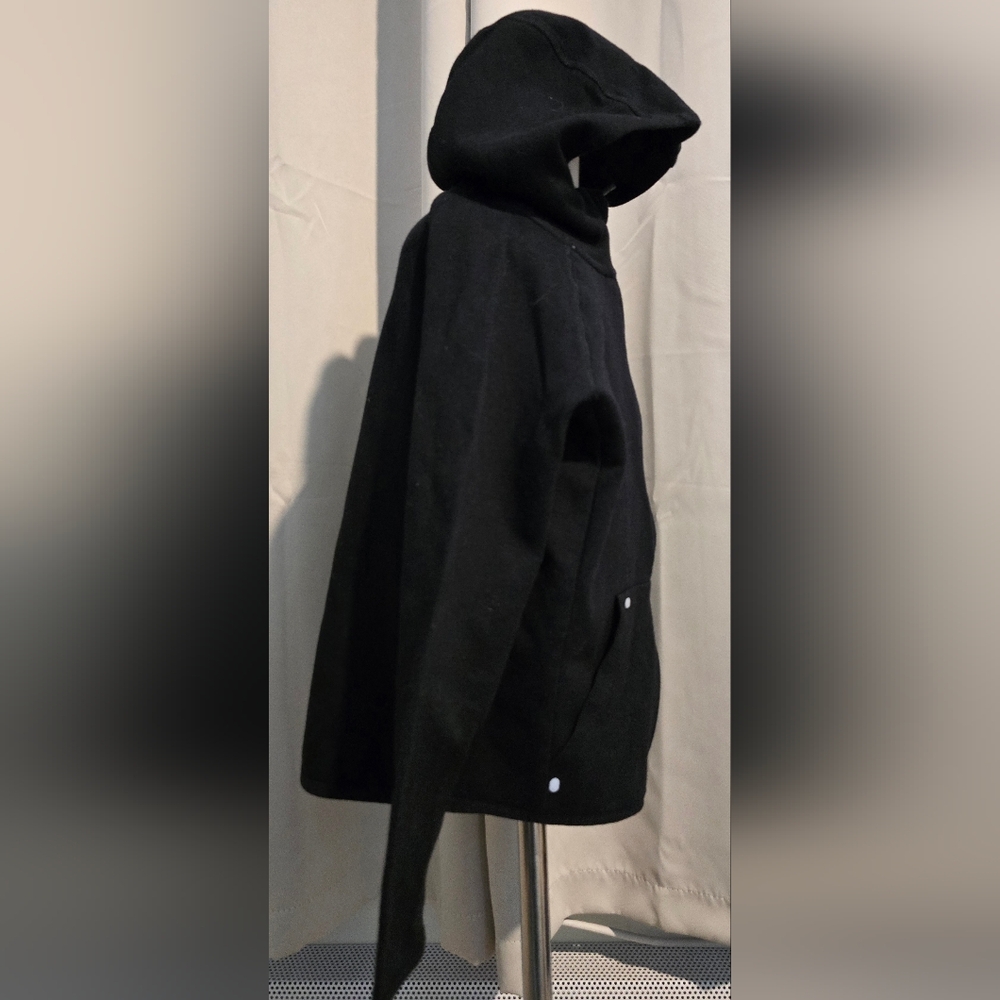 GAP FIT Black Hooded Jacket With Reflevtice Accent - Picture 3 of 6